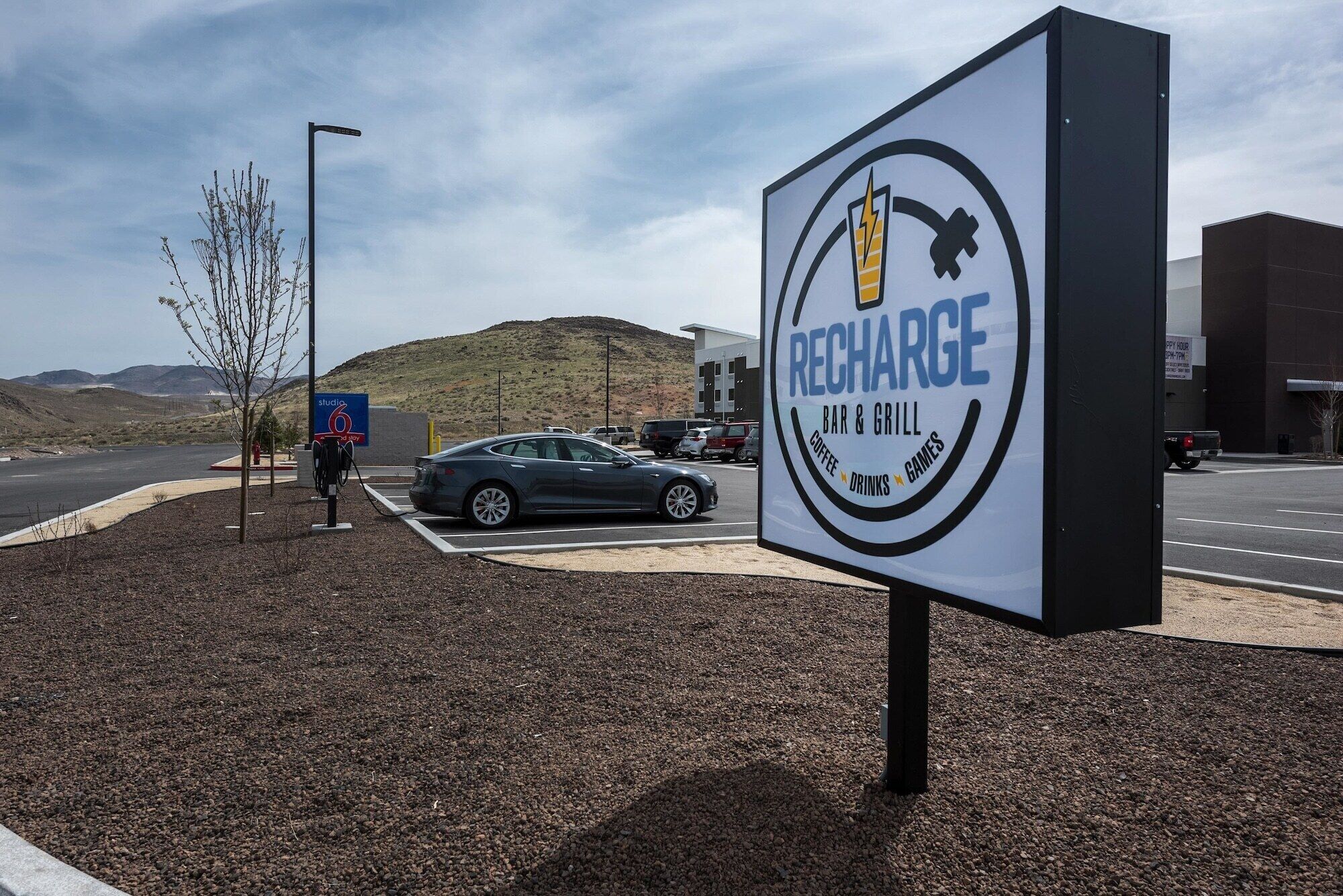 Pintu masuk properti