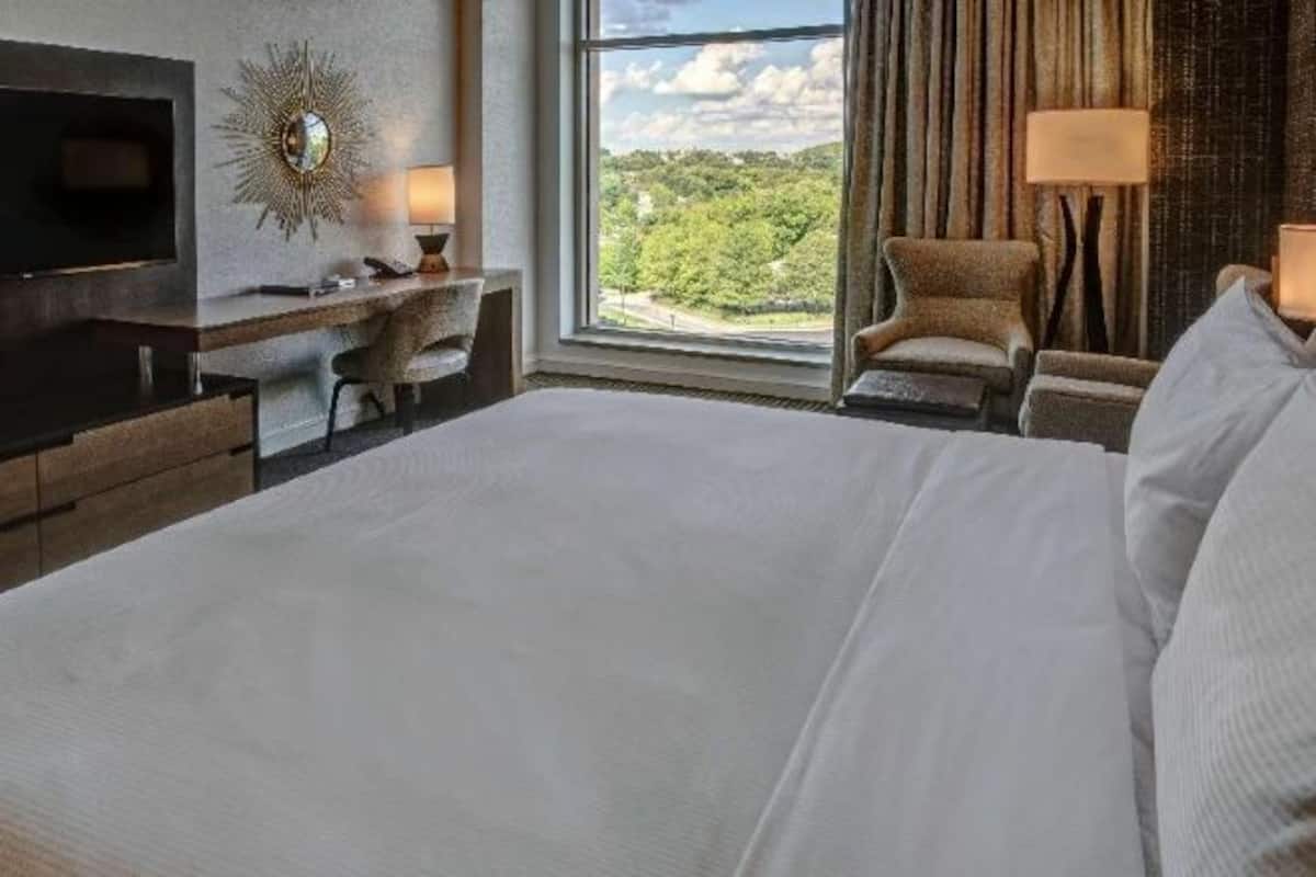 Egyptian cotton sheets, premium bedding, pillow-top beds, in-room safe