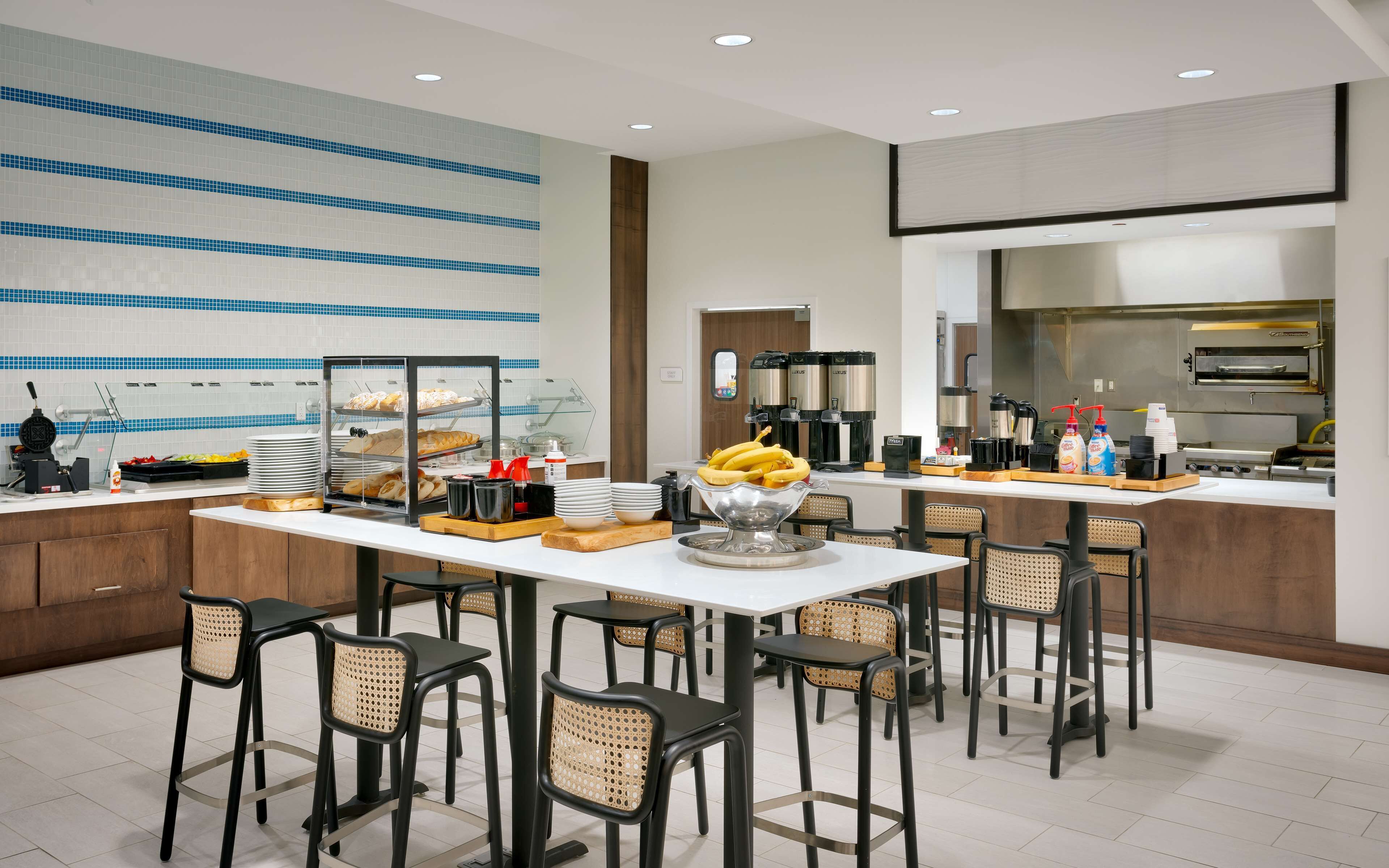 daily cooked-to-order breakfast (usd 13.95 per person)