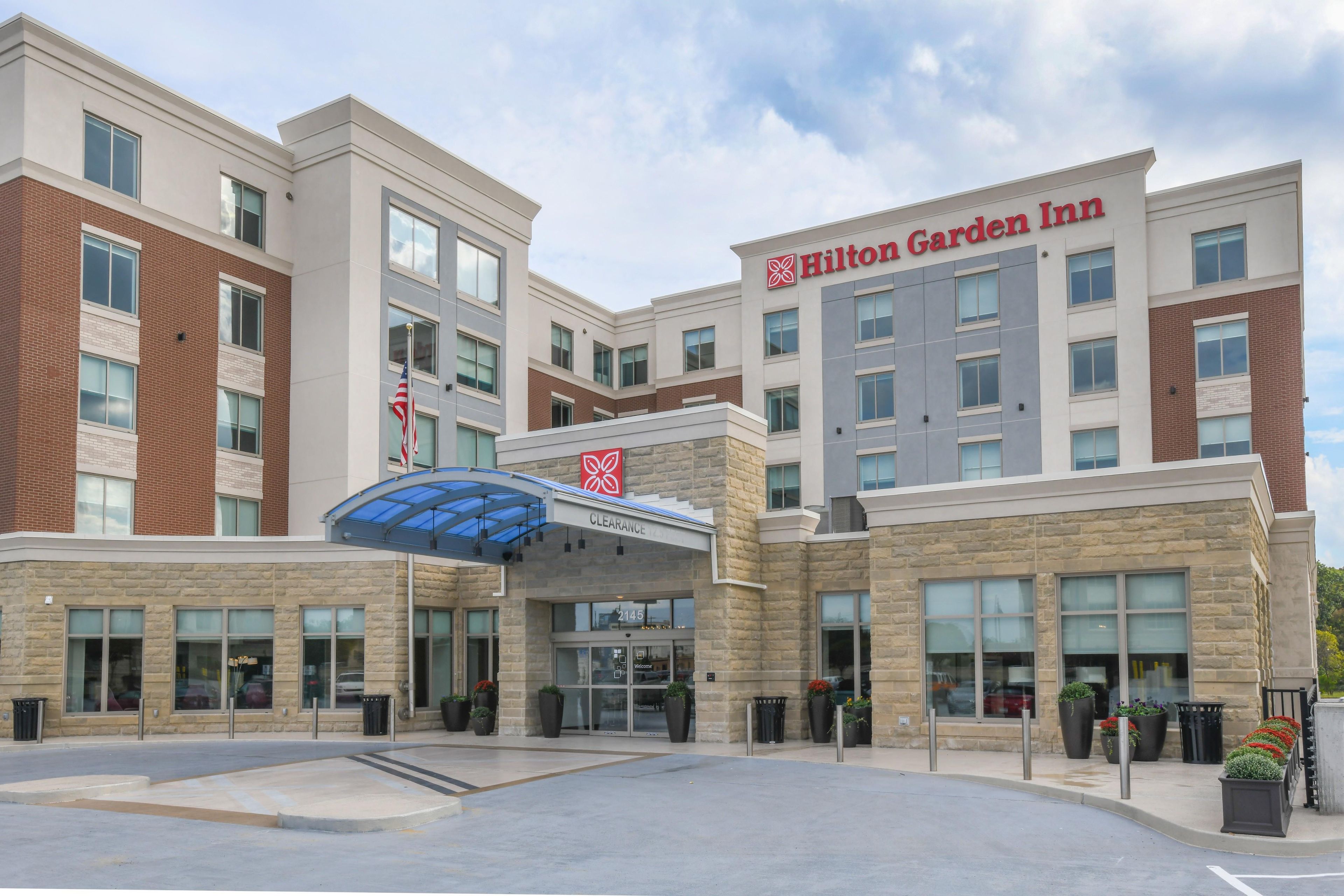 A Hilton Garden Inn with a clear entrance, a covered walkway, and a brick facade.
