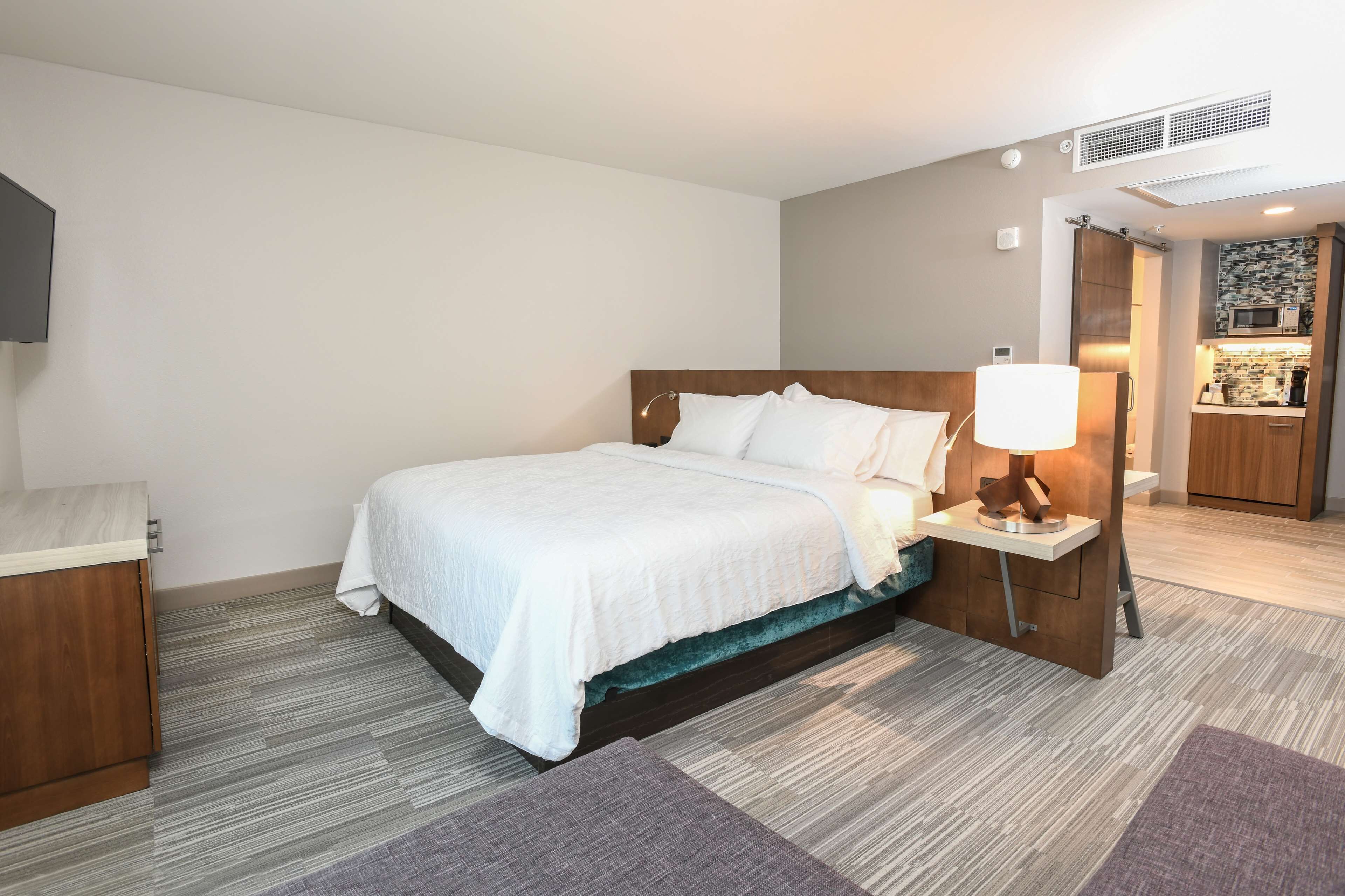 junior suite, 1 king bed | premium bedding, pillow-top beds, in-room safe, desk