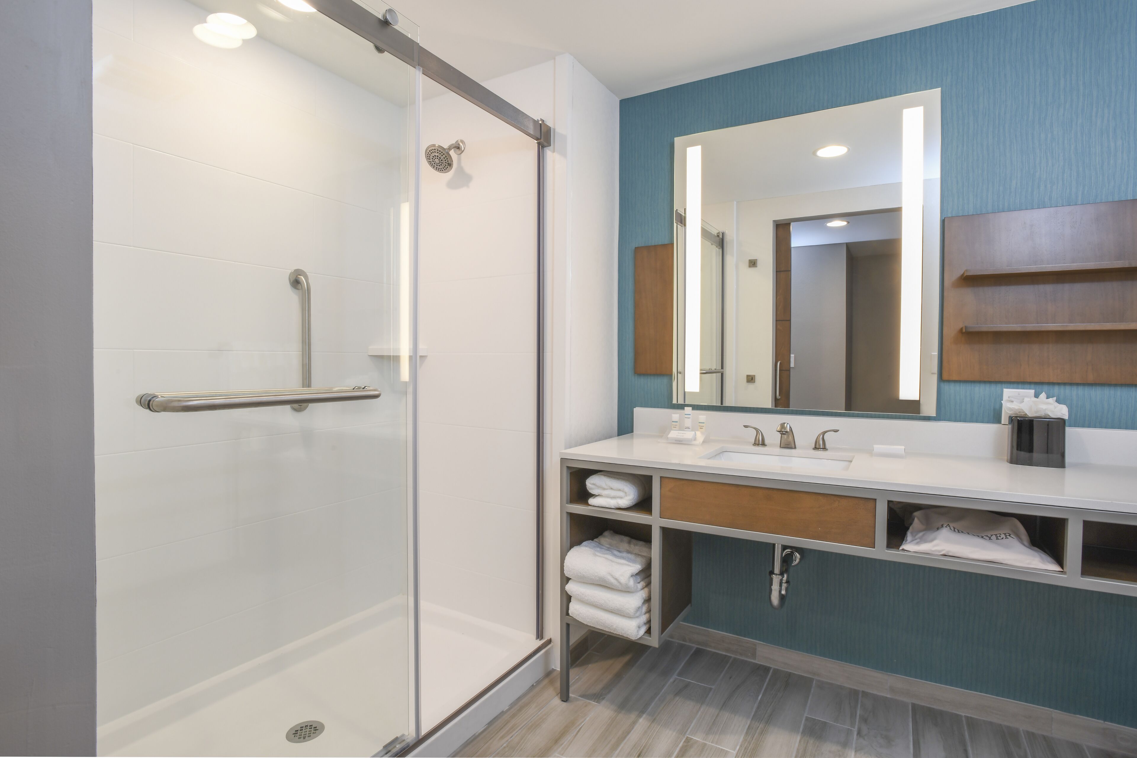 free toiletries, towels