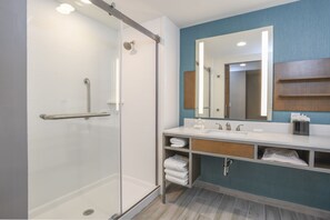 Free toiletries, towels - Hilton Garden Inn Cincinnati Midtown (Cincinnati)