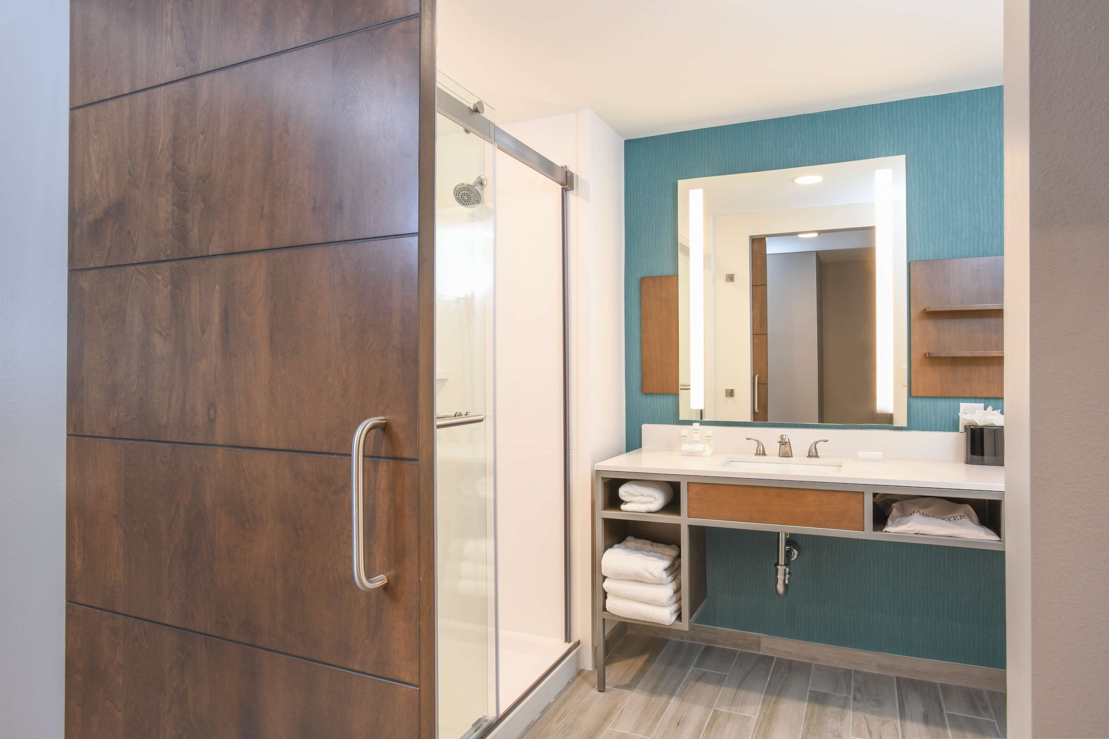 free toiletries, towels