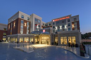 A Hilton Garden Inn with a clear entrance, a covered waiting area, and a well-lit facade. - Hilton Garden Inn Cincinnati Midtown (Cincinnati)