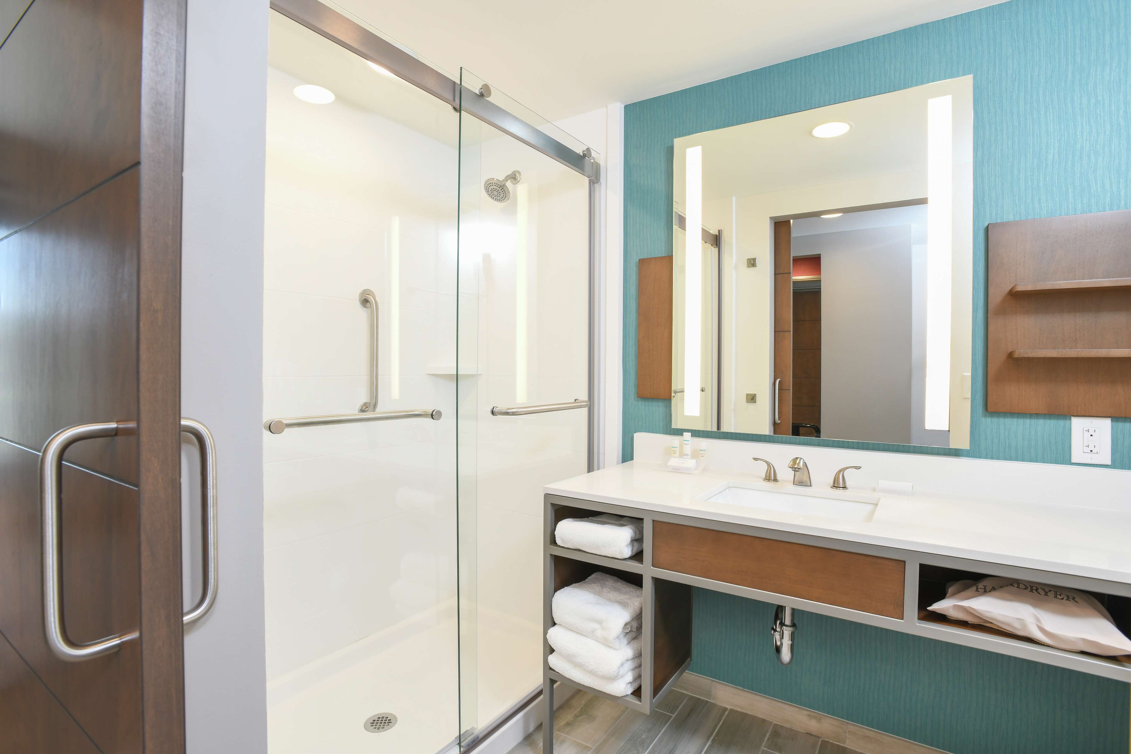 Amenidades de baño gratuitas y toallas 