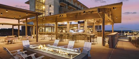 5 Bars/Lounges, Lobby-Lounge