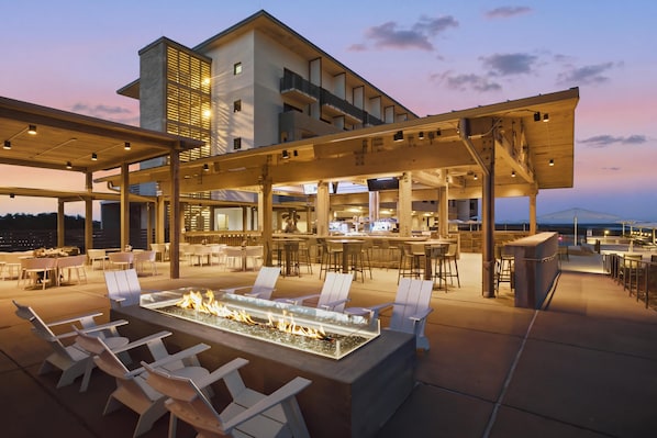 5 bares o lounges, lounge en el lobby