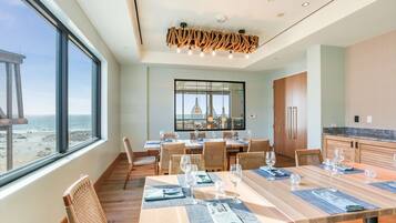 Bữa sáng buffet hàng ngày (23.95 USD/mỗi người)
