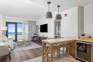 Room, 1 King Bed, Accessible (Hearing, Gulf Front) | Private kitchen