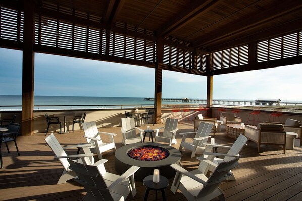 Terrace/patio - The Lodge at Gulf State Park, A Hilton Hotel (Gulf Shores)