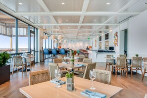 5 bars/lounges, lobby lounge - The Lodge at Gulf State Park, A Hilton Hotel (Gulf Shores)