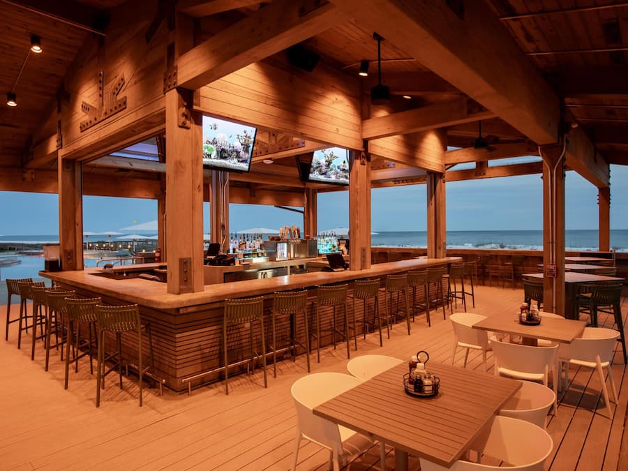 5 bars/lounges, lobby lounge