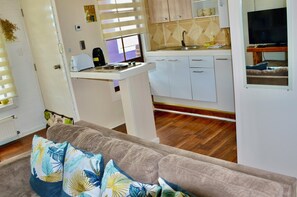 Classic Apartment, 2 Bedrooms | Living area | 42-inch flat-screen TV with cable channels, TV - Departamentos Patagonia (Natales)