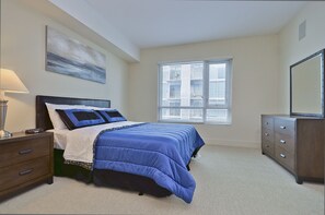 1 bedroom, premium bedding, desk, iron/ironing board - NEW Two bedroom condo in Channelside Tam (Tampa)
