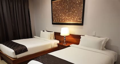Paddy's Hotel & Apartments