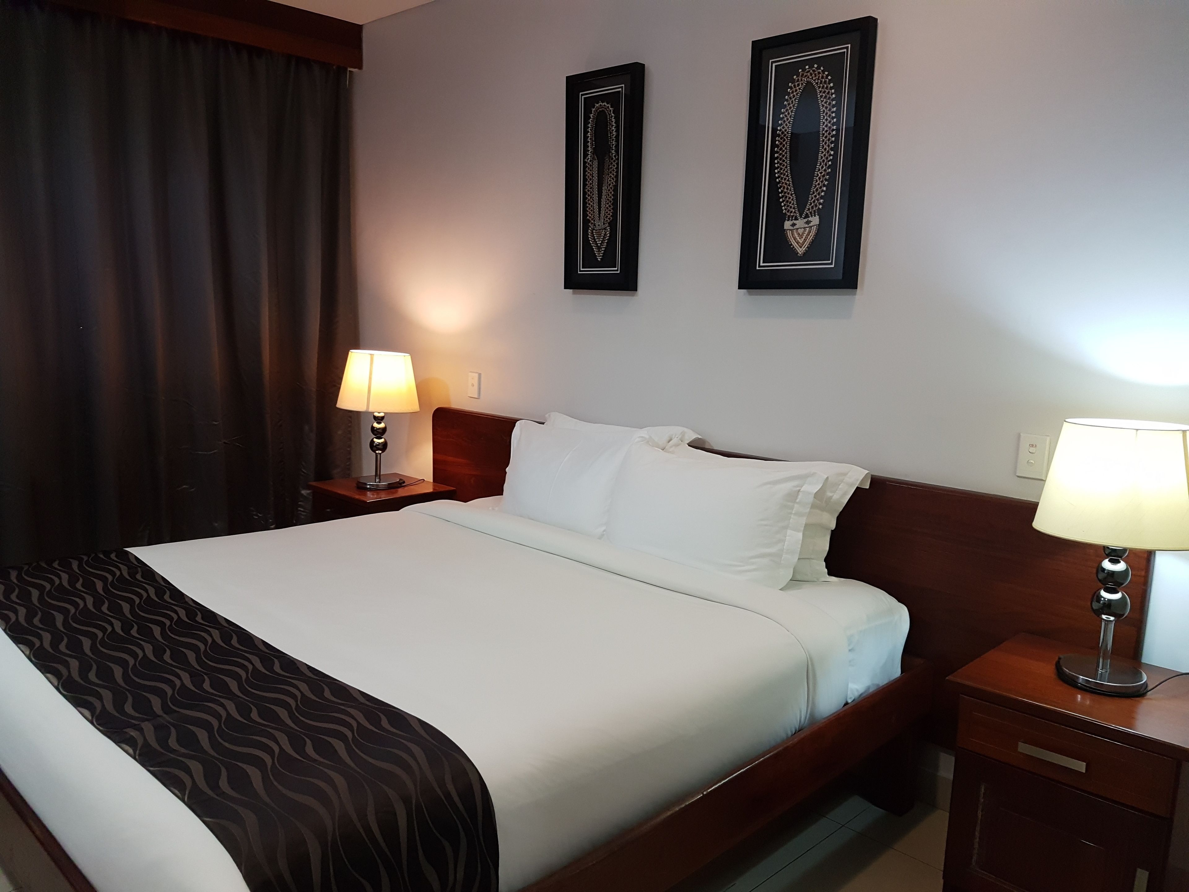 premium bedding, in-room safe, desk, laptop workspace