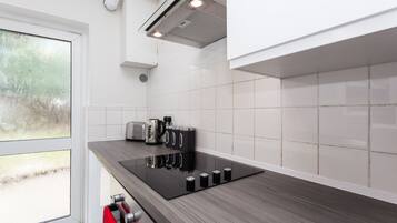 Luxury Double Room Single Use, 2 Twin Beds | Private kitchen | Fridge, microwave, oven, dishwasher