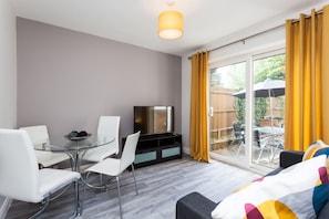 Luxury Double Room Single Use, 2 Single Beds | Living area - The Northgate (Crawley)