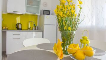 Studiolejlighed - terrasse - stueetage | Spisning på værelset