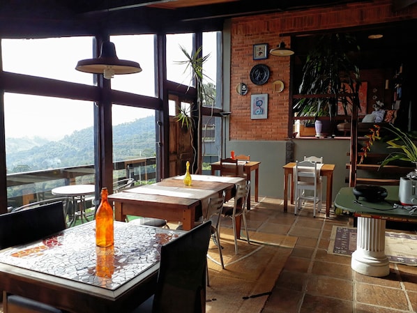 Free daily cooked-to-order breakfast - Pousada Vale das Flores (Nova Friburgo)