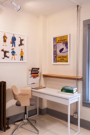 Interior - The Deers Head Inn (Elizabethtown)