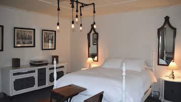 Escritorio, wifi gratis y ropa de cama