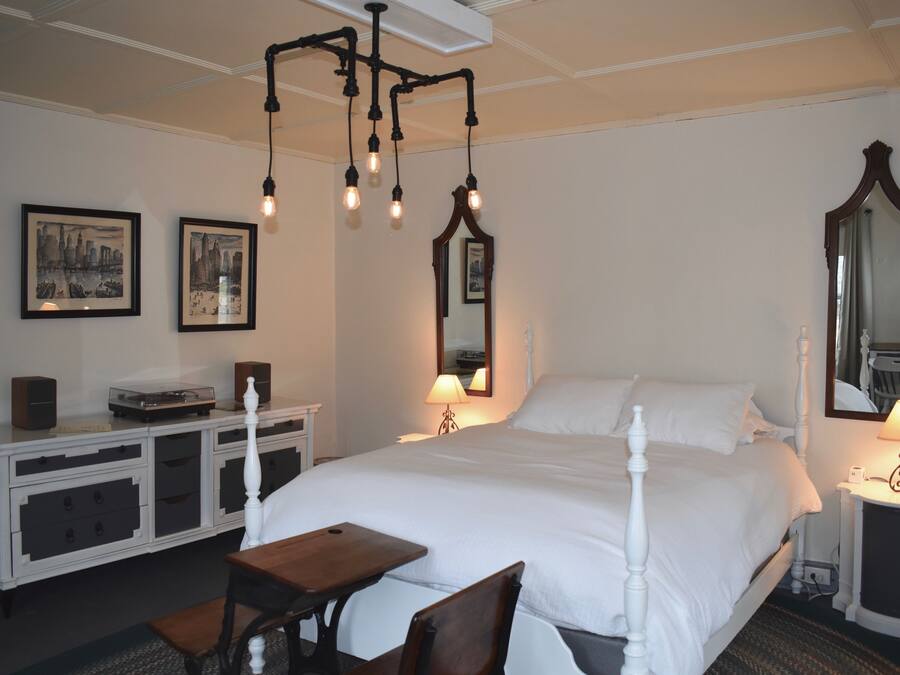 Classic-Zimmer, 1 Queen-Bett, Nichtraucher | Schreibtisch, kostenloses WLAN, Bettwäsche