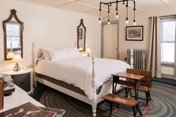 Classic Room, 1 Queen Bed, Non Smoking | Desk, free WiFi, bed sheets - The Deers Head Inn (Elizabethtown)