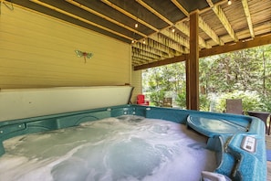 Property grounds - Unwind at High Ridge: Hot Tub Nights, Arcade Lights & Fire Pit Fun! (Galena)