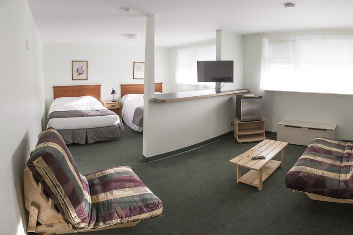 WiFi (free), bed sheets