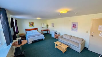 Basic Room, Queen Bed and Futon