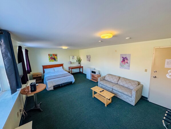 Basic Room, Queen Bed and Futon | Ilmainen Wi-Fi, vuodevaatteet