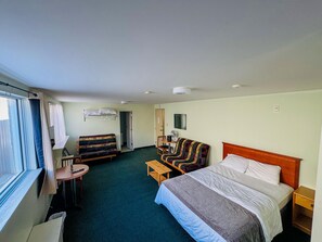 Free WiFi, bed sheets - Asessippi Inn (Russell)