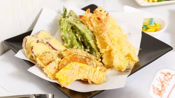 Daily buffet breakfast (JPY 1100 per person)