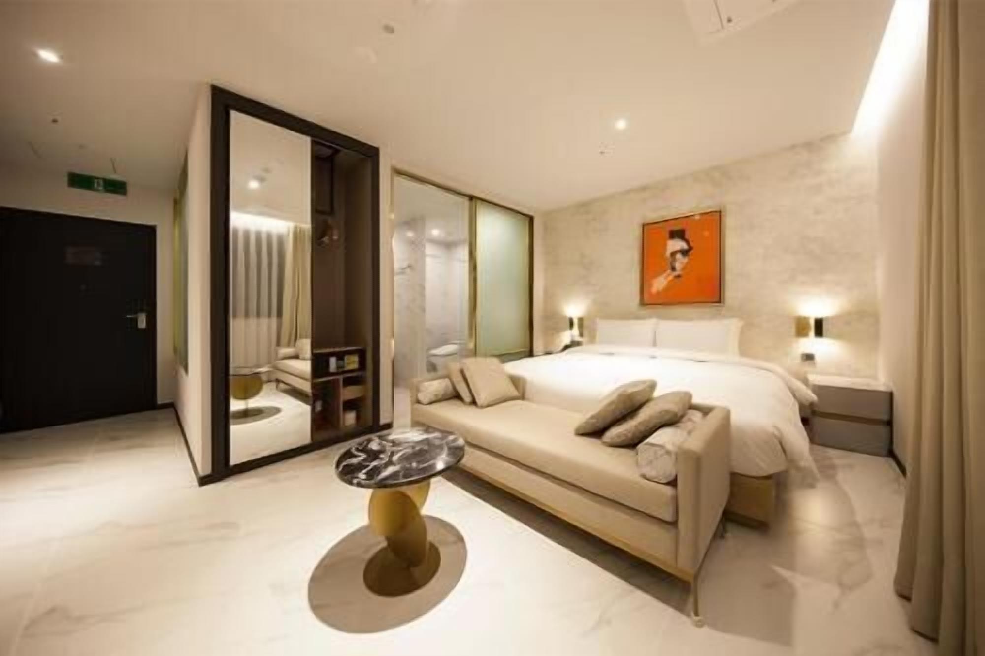 Premium bedding, in-room safe, desk, blackout curtains