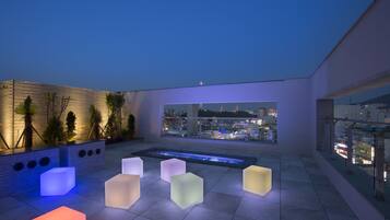 Bar auf der Dachterrasse