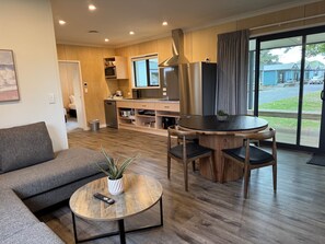 Living area - Cambridge TOP 10 Holiday Park (Cambridge)