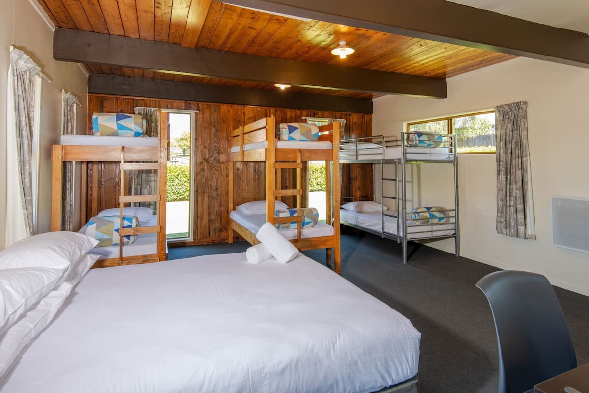Ropa de cama de alta calidad y camas con pillow-top