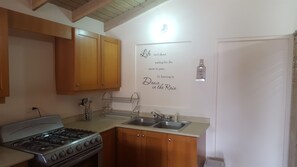Fridge, microwave, oven, stovetop - Aspry home, relax and enjoy (Florence Hall Village)