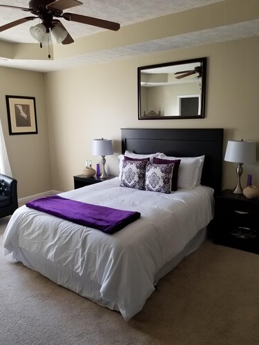 Beautifully Decorated 4 Bedroom Home in Quiet Cul De Sac