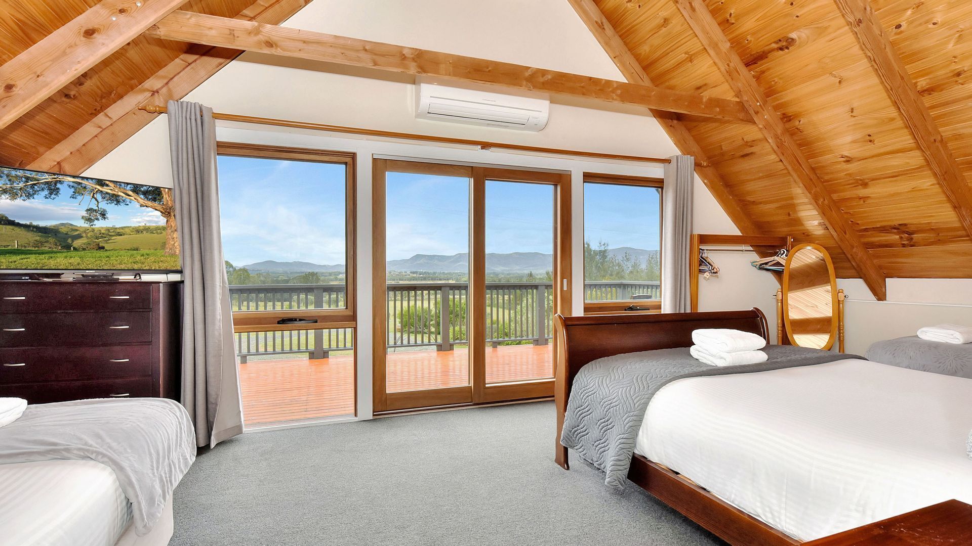 4 bedrooms, iron/ironing board, Internet