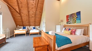 4 bedrooms, iron/ironing board, Internet - Silver Springs (4br) Cottage, with Wifi, Views, Olives and Space (Rothbury)