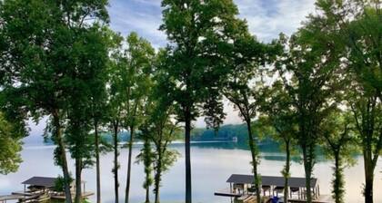 Shorely Heaven: WiFi, encimeras de granito, elegancia del lago