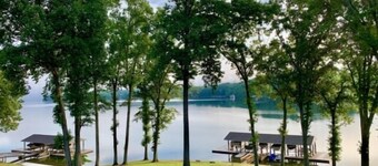 Shorely Heaven: WiFi, encimeras de granito, elegancia del lago