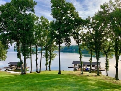 Shorely Heaven: WiFi, Disney+, Amazon Prime, YouTubeTV, (2) Kayaks Wide Water Lake Views