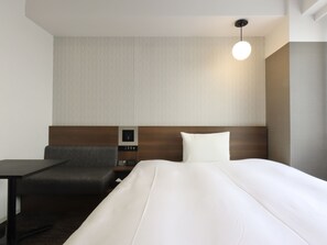 Queen Room | In-room safe, blackout drapes, iron/ironing board, free WiFi - HOTEL M’s EST KYOTO STATION SOUTH (Kyoto)