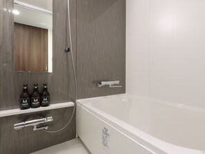 Deluxe Twin Room | Bathroom | Free toiletries, hair dryer, slippers, bidet - HOTEL M’s EST KYOTO STATION SOUTH (Kyoto)
