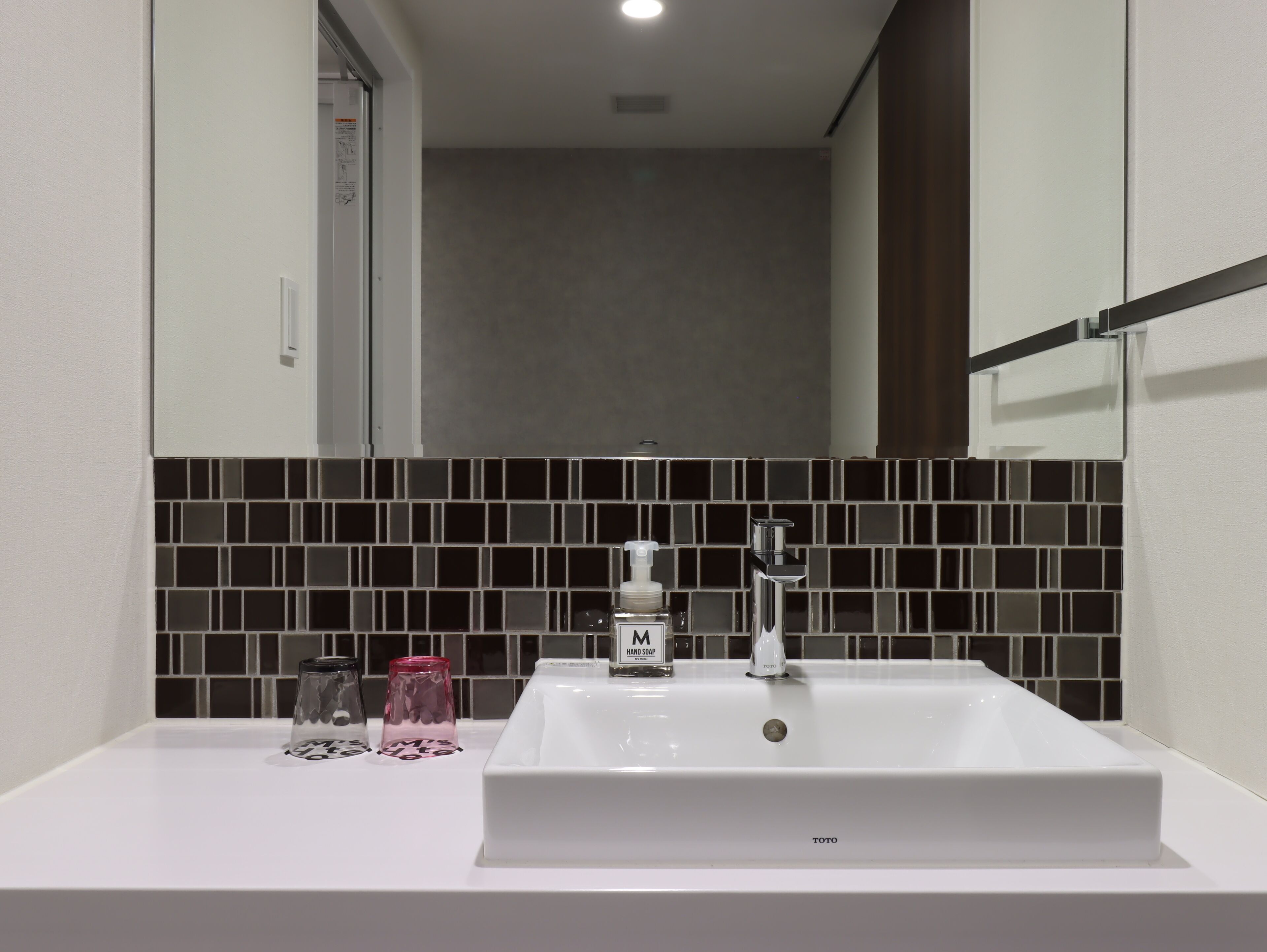deluxe twin room | bathroom | free toiletries, hair dryer, slippers, bidet