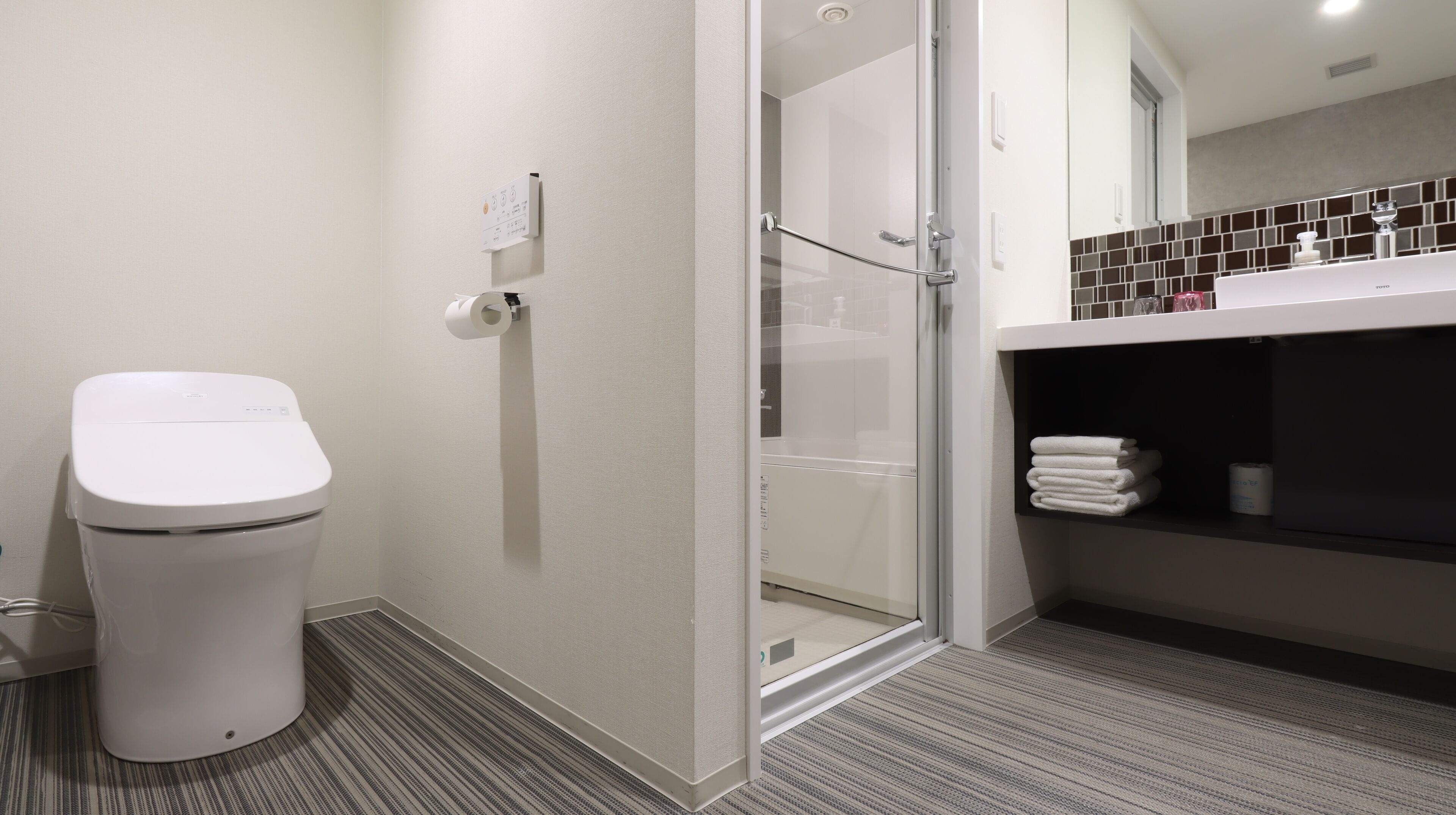 deluxe twin room | bathroom | free toiletries, hair dryer, slippers, bidet